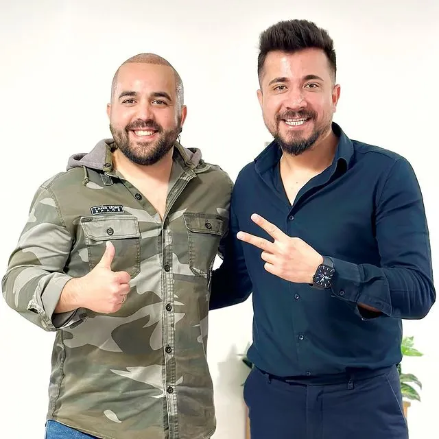 الأخصائي Mustafa Üstündağ مع أحد المرضى
